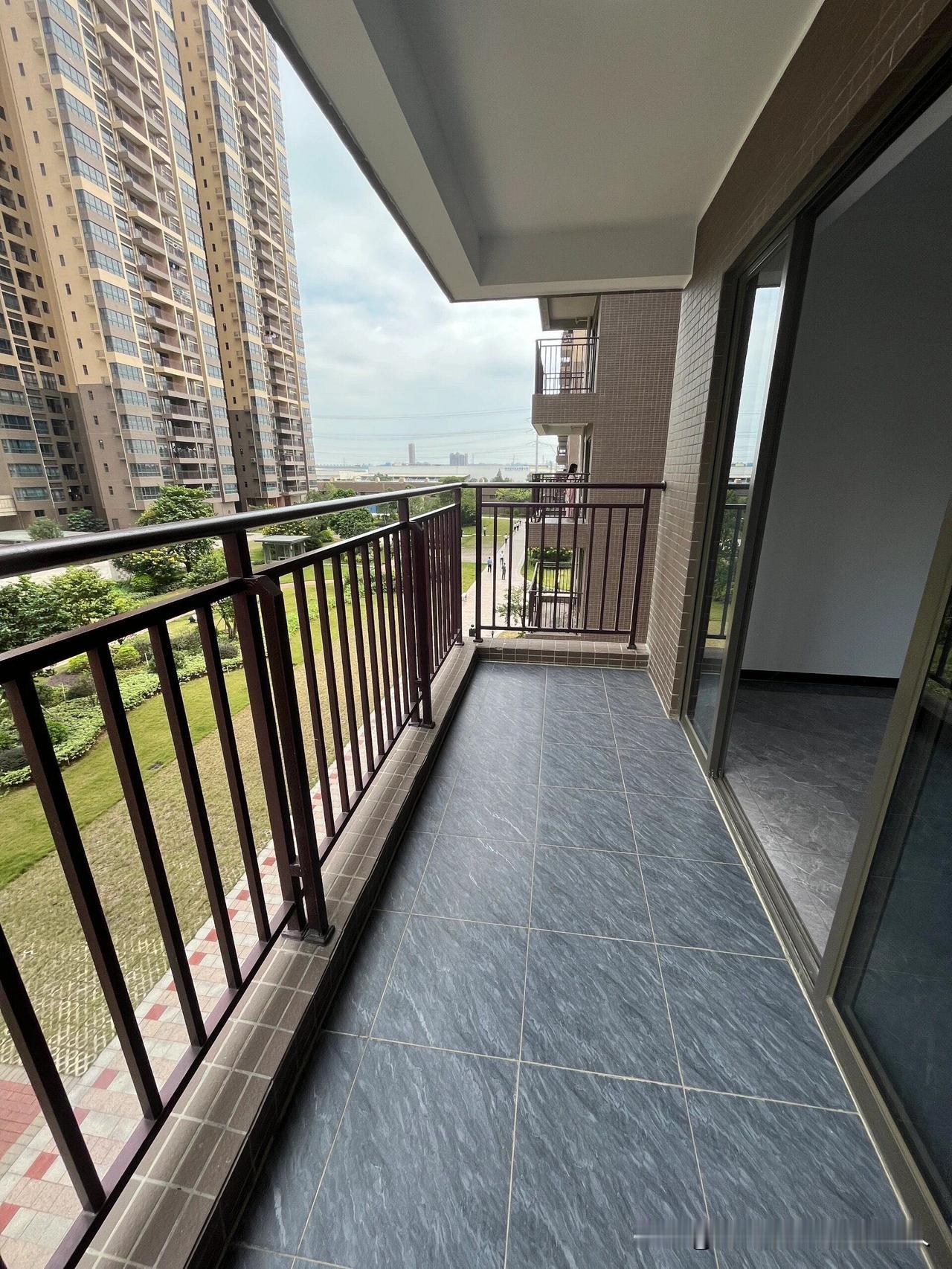 今年这波操作真的给我整懵了。
全市跟开了倍速似的，玩命给咱办房本！那些压了十几年