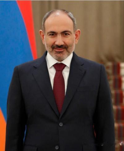 美国副总统万斯到访亚美尼亚，这是美国在任副总统首次访问该国。他与亚美尼亚总理帕希