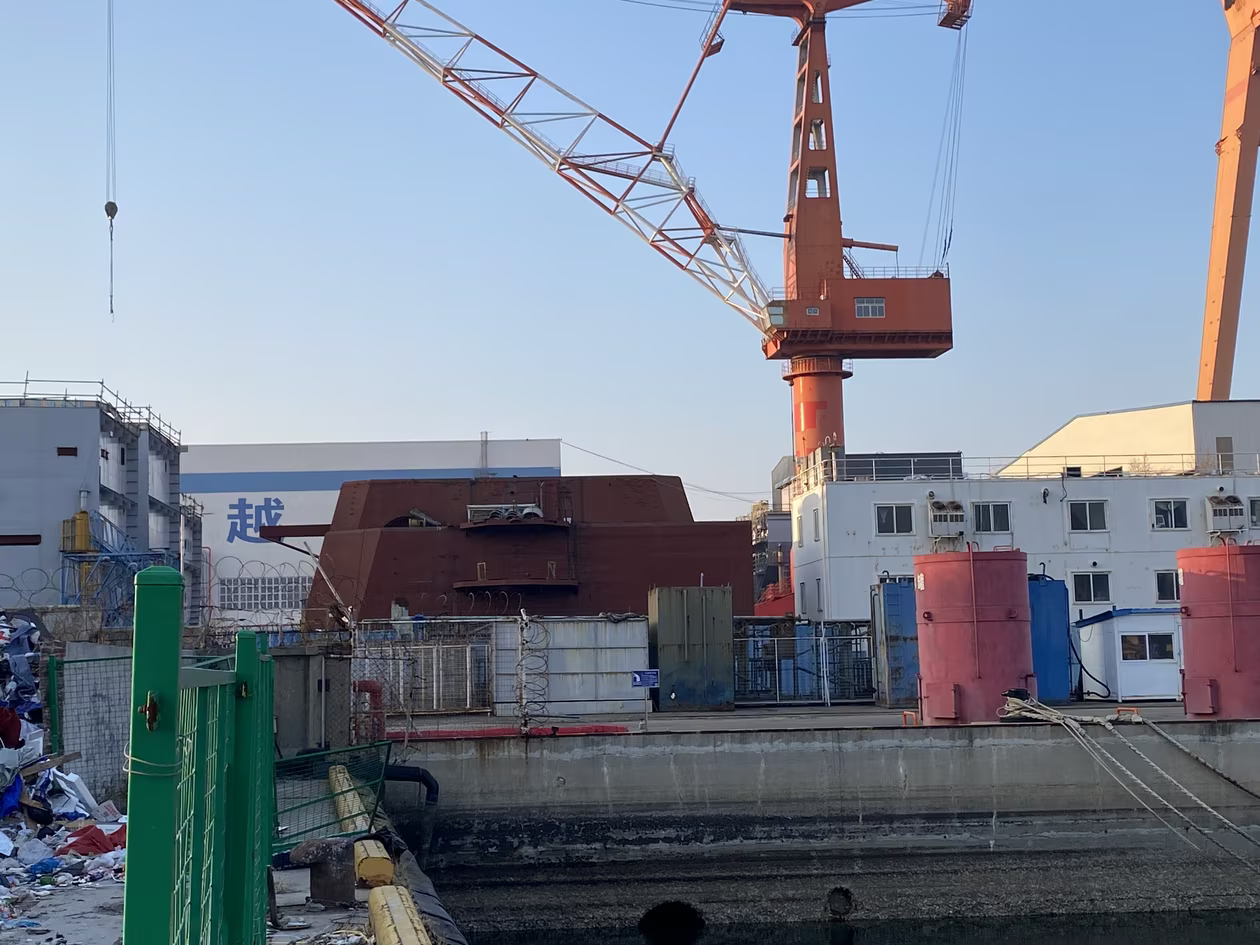 这是什么？004的舰岛？图源 B站烽火问鼎计划