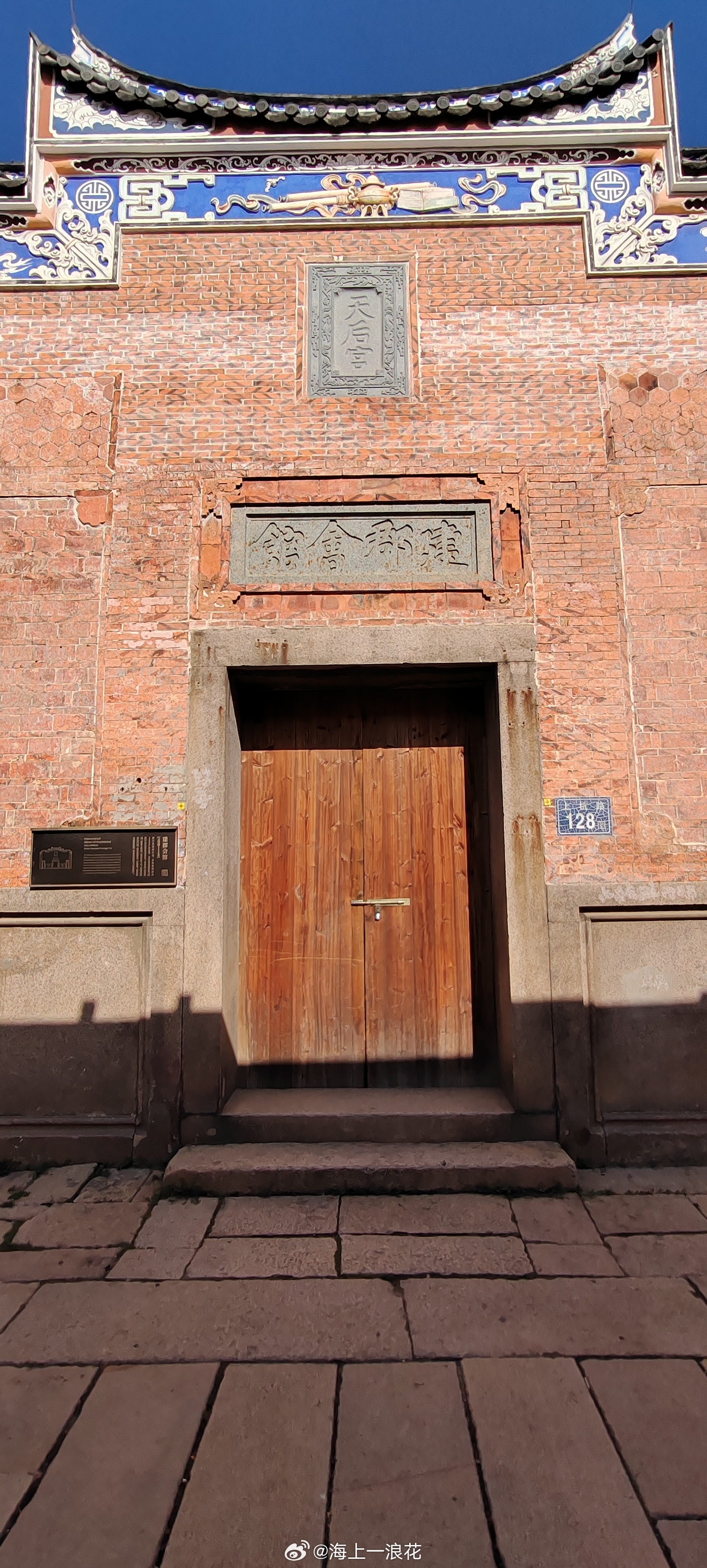 努力去做自己喜欢做的和有趣的事情，让自己的内心充盈着喜悦，让现在的每一天，都以自