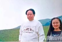 服刑18年的“中国首富”牟其中，在2016年，终于刑满释放，谁料在监狱门口迎接他