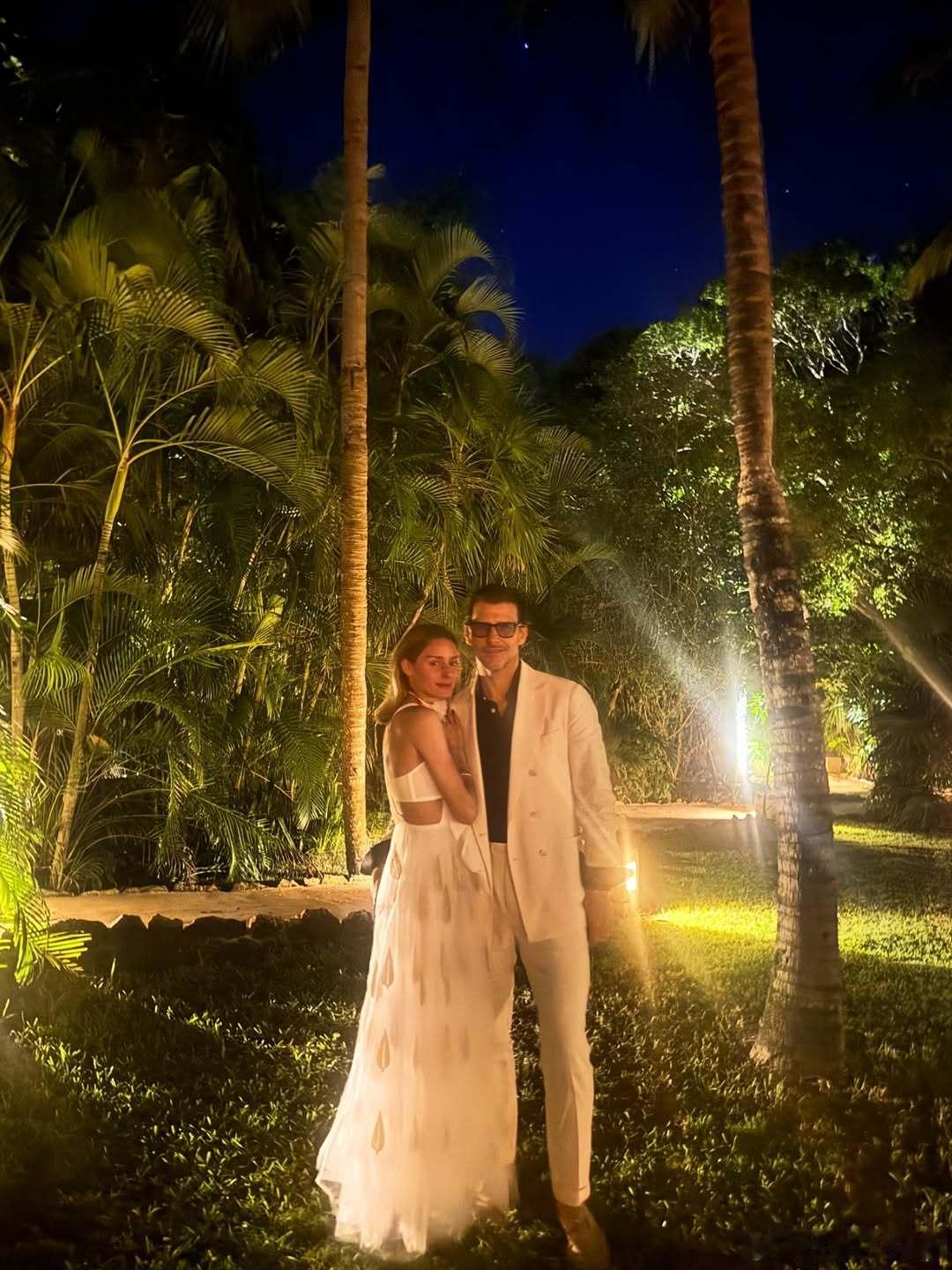 Olivia Palermo奥利维亚巴勒莫晒照出和老公Johannes Hueb