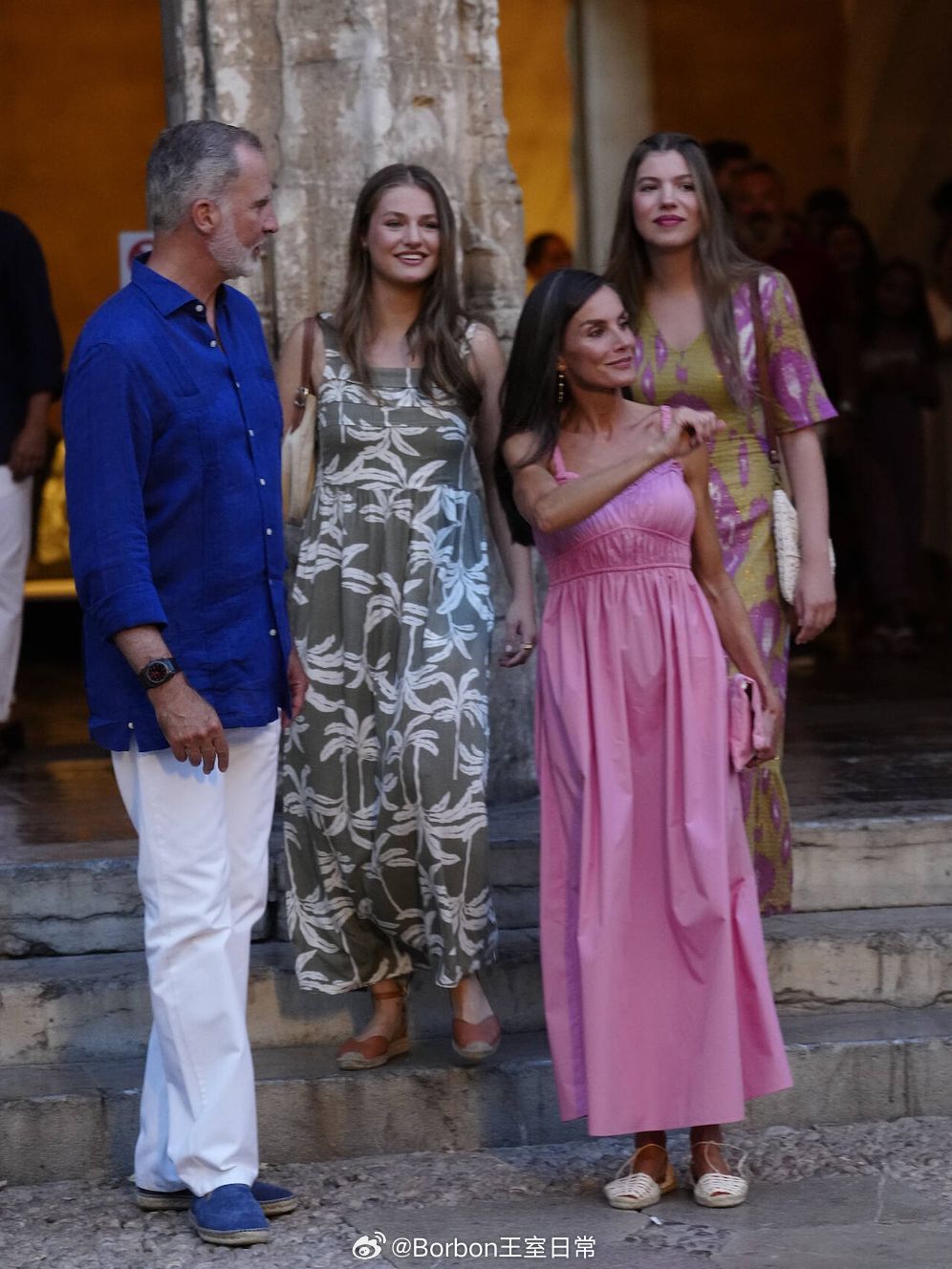 复活节临近，费莱下周都没有公务安排，据悉诺拉已经回家了，妹妹要4月3号才放假，一