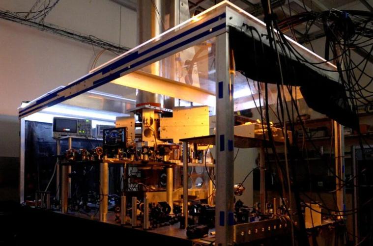 央视的委婉威慑
今天下午，央视发了一条新闻：美国科罗拉多州当地时间17日发生大范