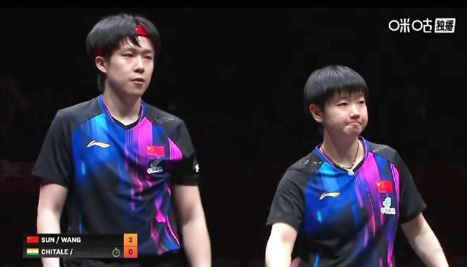 莎头组合身穿多哈战袍，
3：0印度组合取得开门红。

WTT香港总决赛今日拉开帷