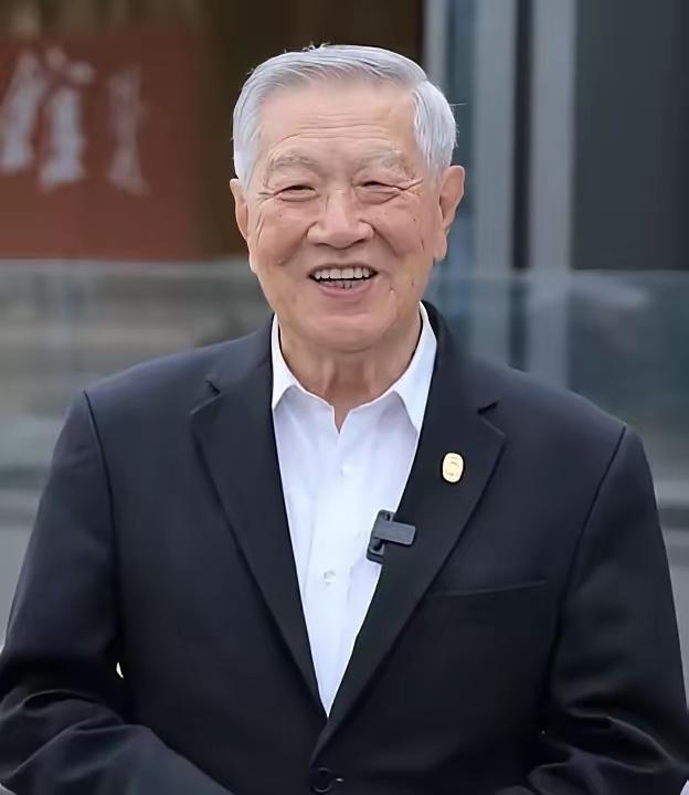 当代福尔摩斯李昌钰的家教，真的值得很多人好好学学。
身为享誉世界的刑侦专家，他没