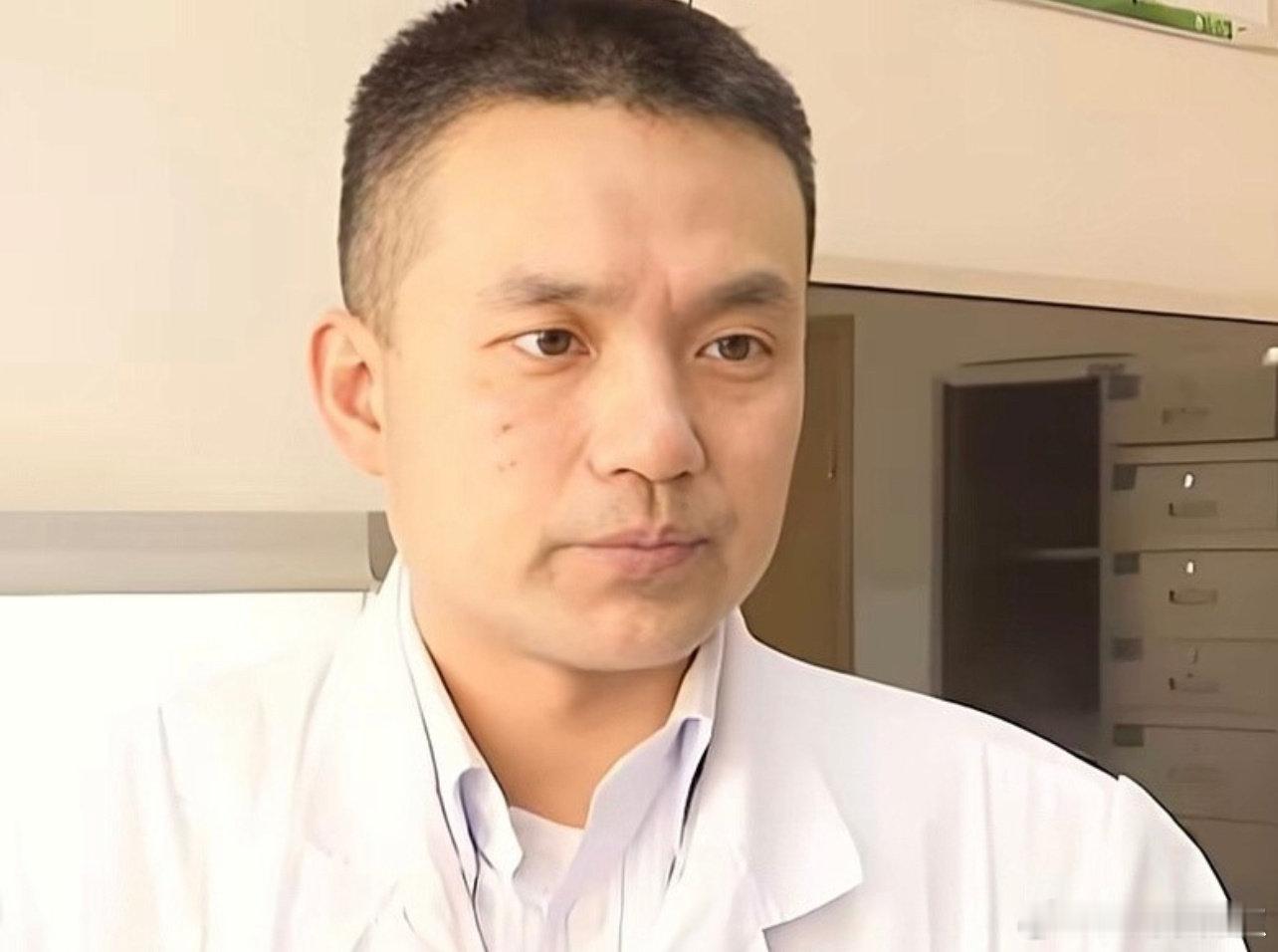 记住这个恶魔刘翔峰的样子吧，太可怕了。当什么医生啊，简直是罄竹难书的恶魔。才判1
