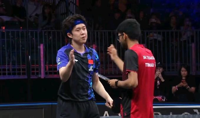 王楚钦3：0卡塔，
赛后一直说：
"Sorry~
Too much luck."