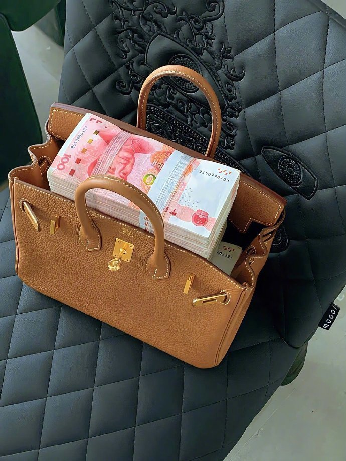 任何人的底气都是来源于经济实力，有钱能治愈一切自卑与疾苦。——稻盛和夫 ​​​