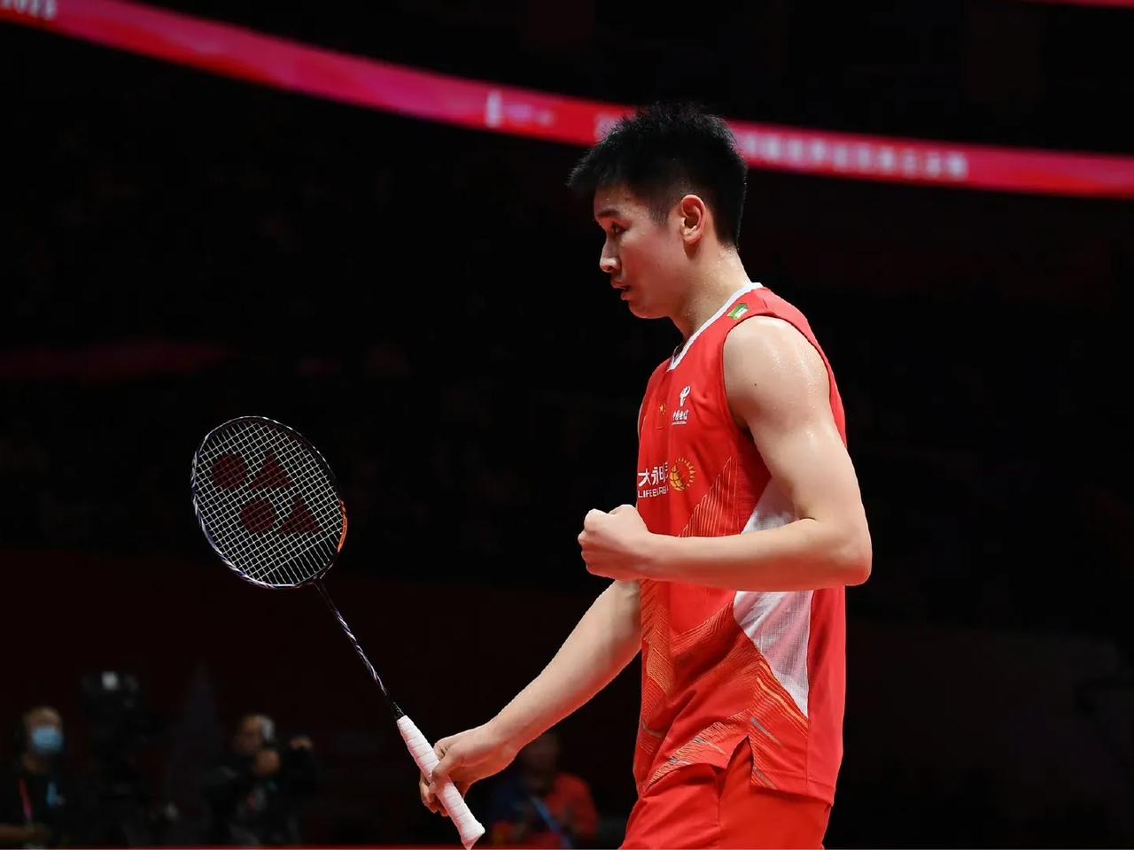 #2024亚锦赛# 李诗沣终于有点回血了，两局 21-10、21-12 轻取王子