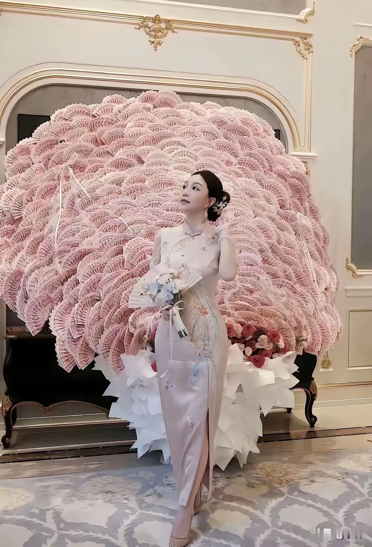 果然有钱和没钱是真不一样
有钱人过生日背景都这么好
据说是100多万人民币折叠而