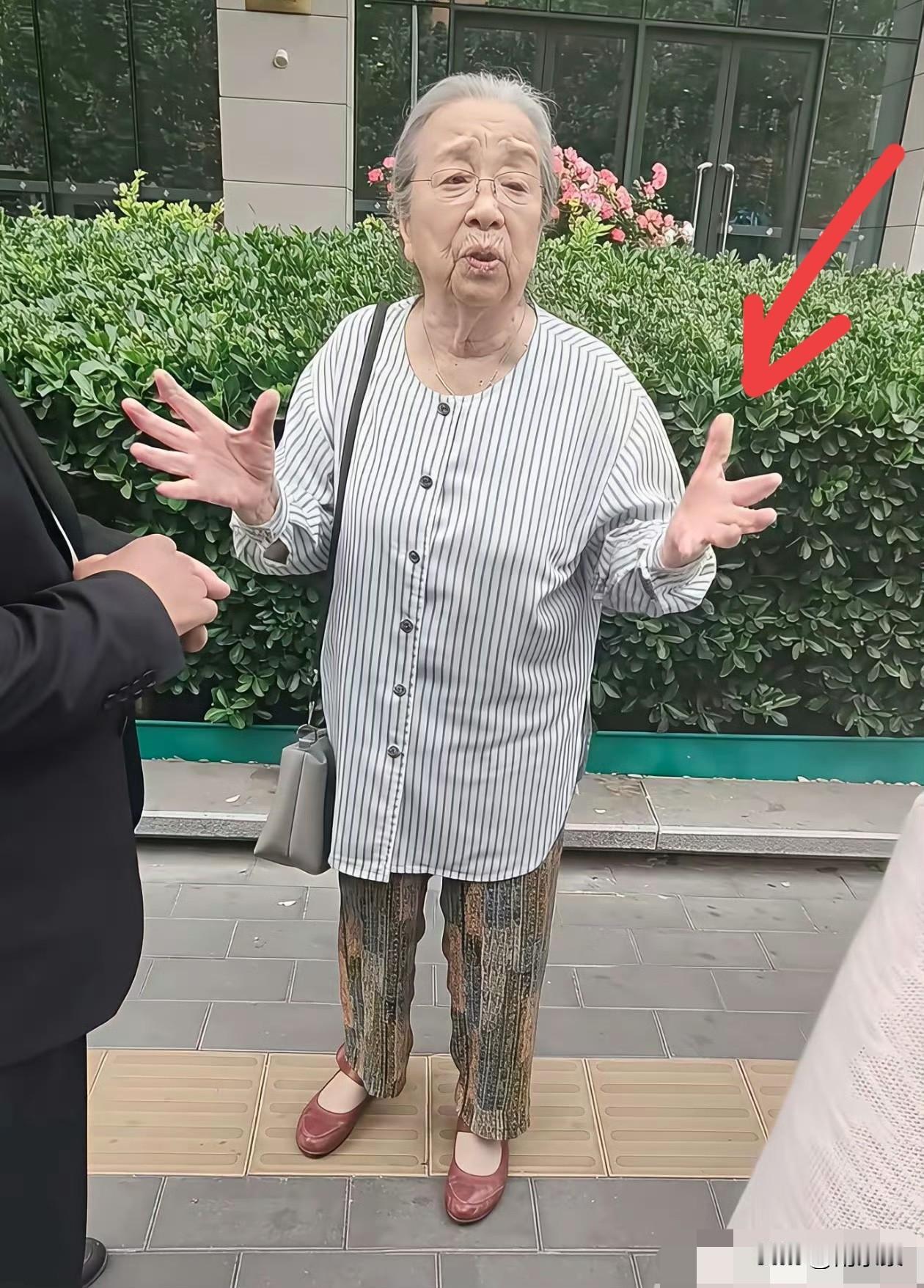 90岁的李明启想不开！自己明明演过拿奖的经典角色，可世人却只记得她的“容嬷嬷”！