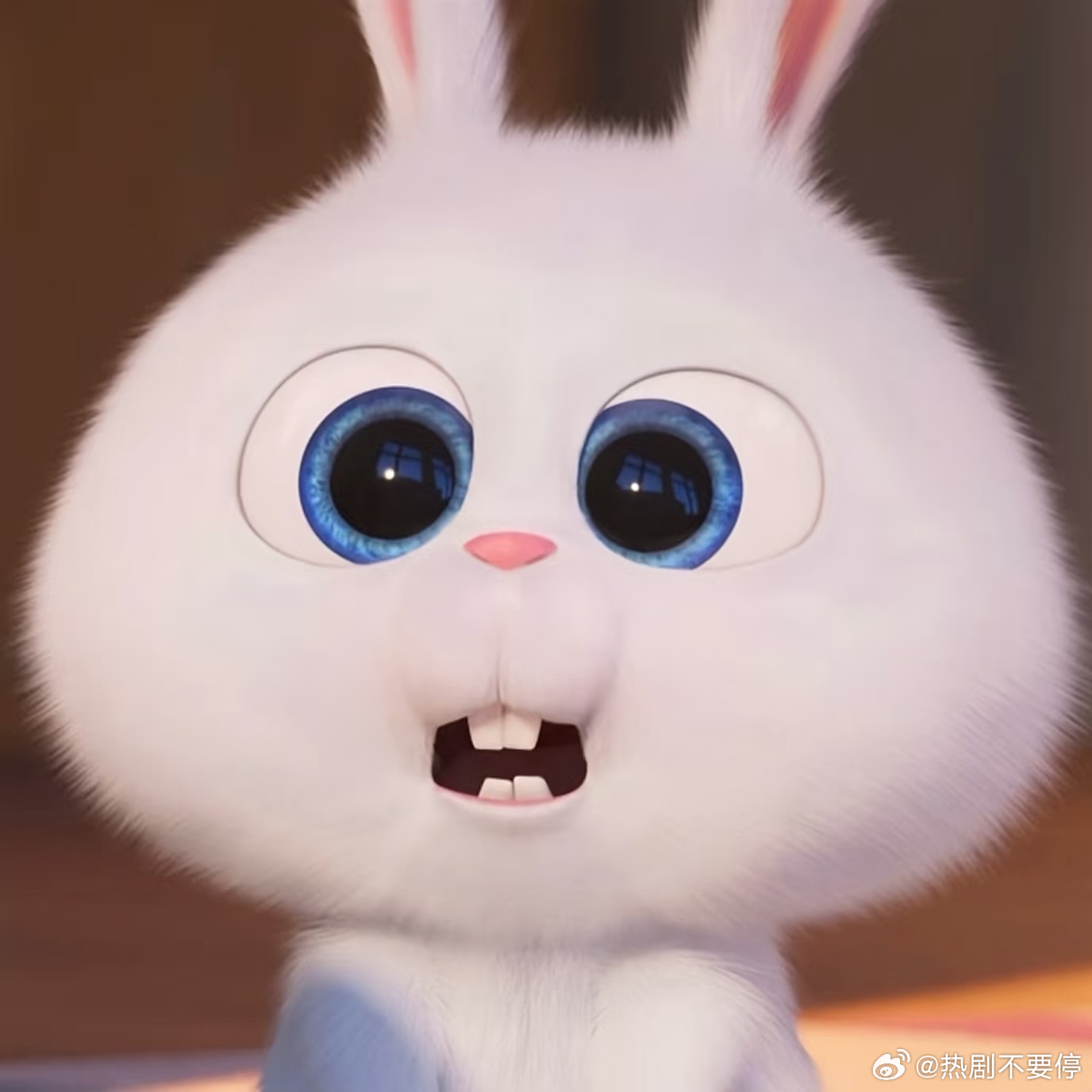 陈都灵短发造型亮相巴黎时装周完全兔老大来的！巴黎时装周陈都灵短发