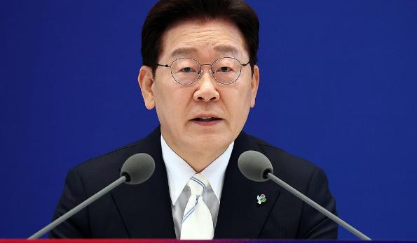 李在明拒绝高市早苗邀约：先道歉，再谈别的

李在明拒绝了高市早苗的邀请。
并非是