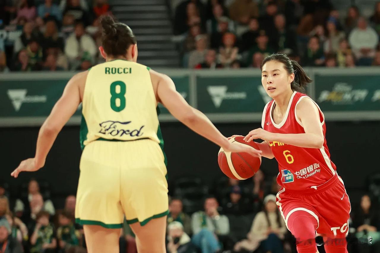 随着中国女篮以63-91不敌澳大利亚女篮，全队在海外拉练中已经遭遇了五连败，并在