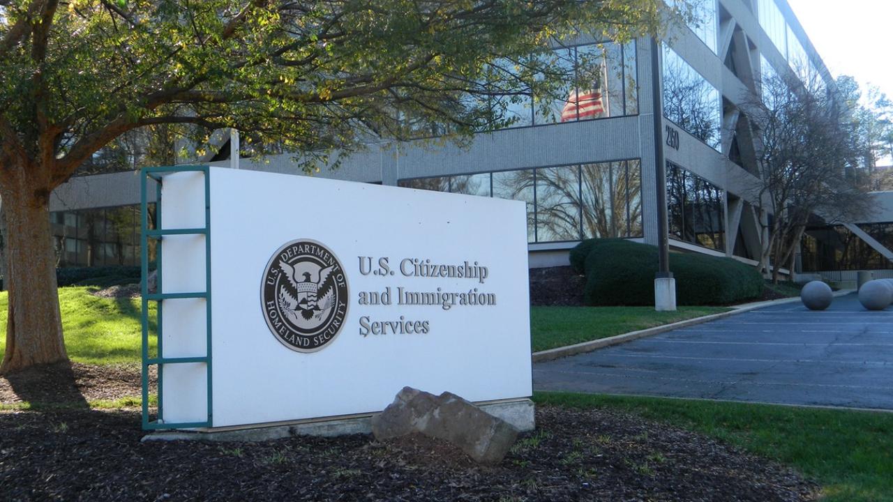 🔥🇺🇸 白宫附近枪击案后 美国暂停受理19国移民申请

美国总统行政办公室