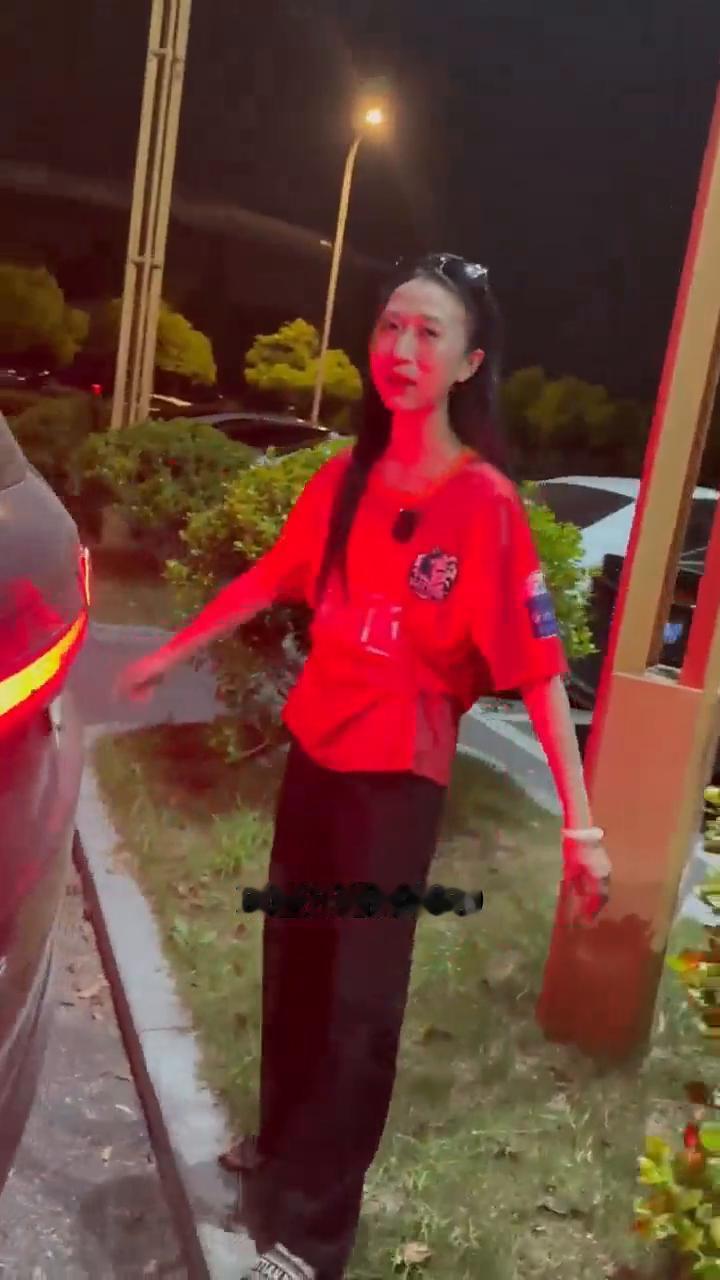 甭管站哪队？先让兄弟上C位。
苏超第五轮南通队4：0大胜宿迁队，攻势猛烈的南通队