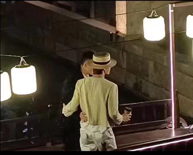 这就是182cm，59kg的腰吗，真的好纤细……#王一博刘冲同船##gq红毯##