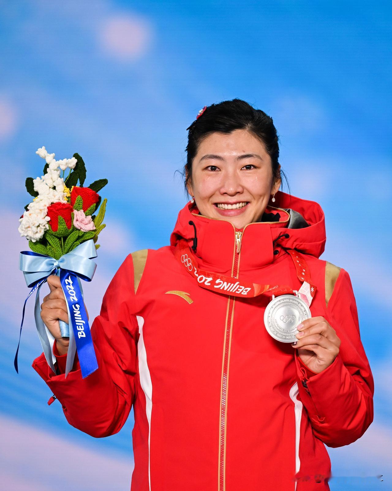 欢度春节，金牌“双黄蛋”！

真是惊喜，当冬奥会赛程已经过半时，期盼已久的中国队