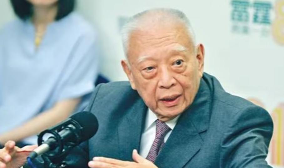 利物浦读海事、伦敦学护理，一对少年到特首府：赵洪娉的履历比“贤妻”刺激多了。[6