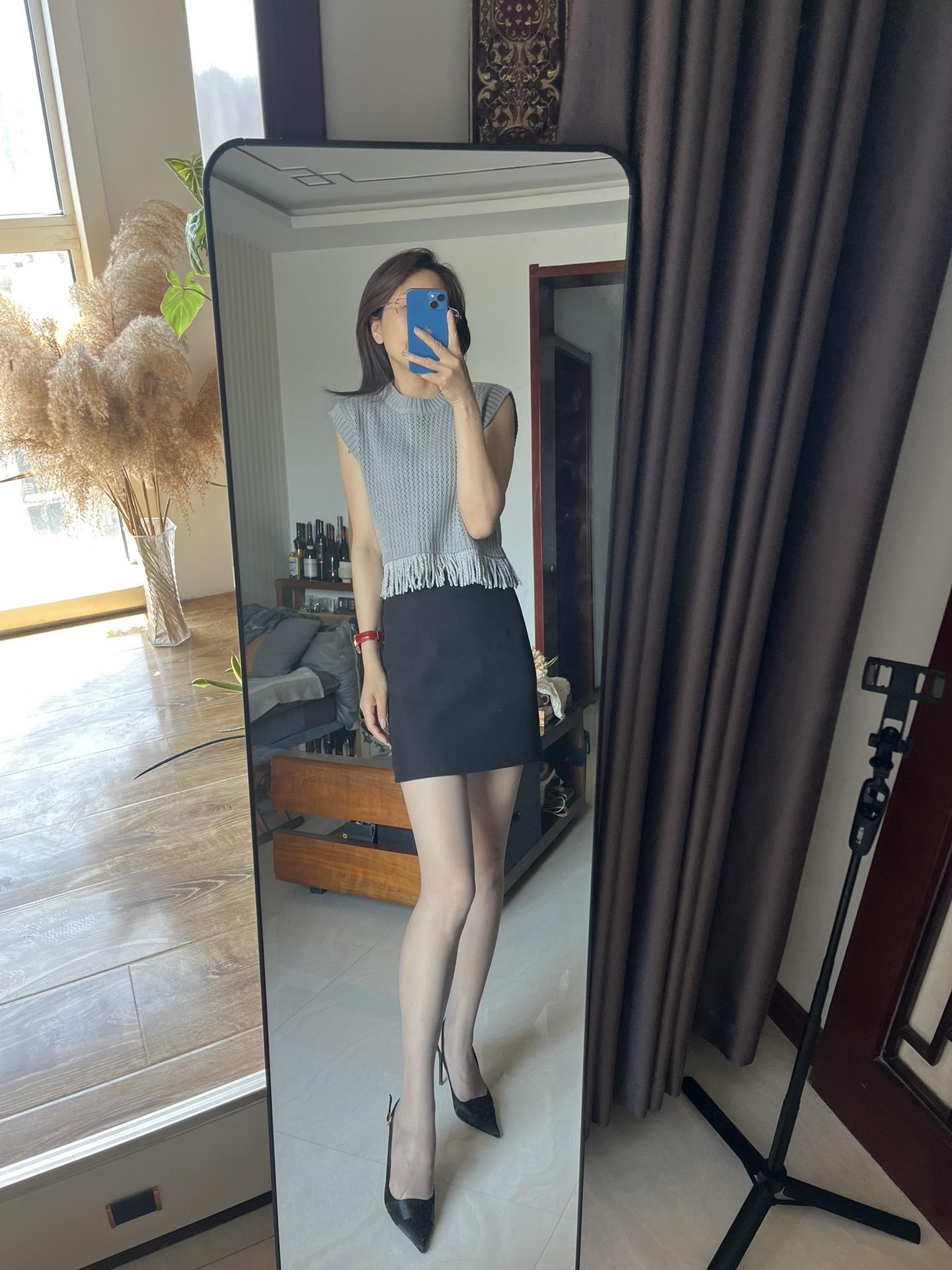 穿搭对镜拍谁还不是小腰精 身材御姐
