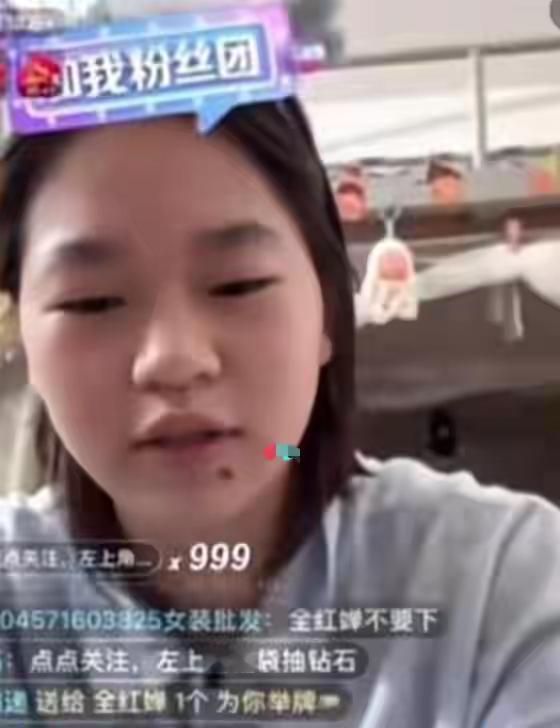 这样的的全红婵，谁能不爱？她前脚赚到钱，后脚就把钱捐了出去。
整整43598.6