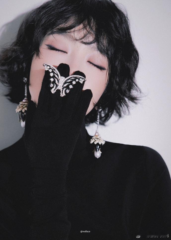 宋茜短发洋娃娃 宋茜的短发造型适配度满分！蓬松发丝+灵动眉眼，洋娃娃的甜酷气质拉