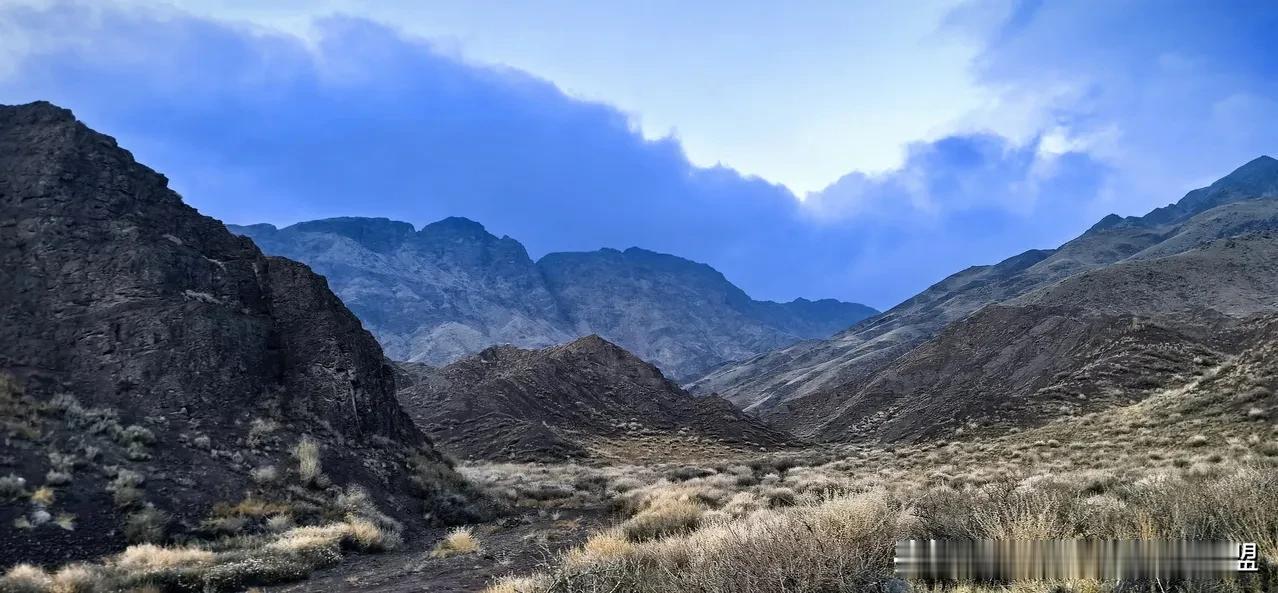 肉孜节3日自驾，第二天，穿越罗布泊的地狱之火，上期说到我们已经从无人区出来到了柏
