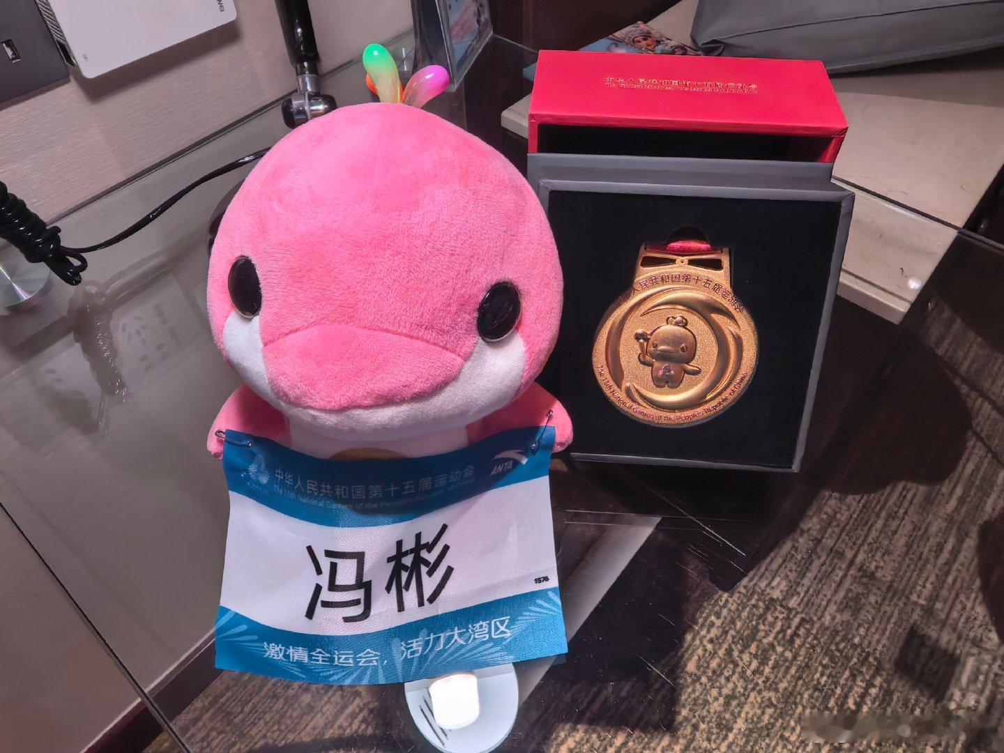 1015全运会女子铁饼决赛，山东选手冯彬65米46摘金，河南队王芳62米30、山