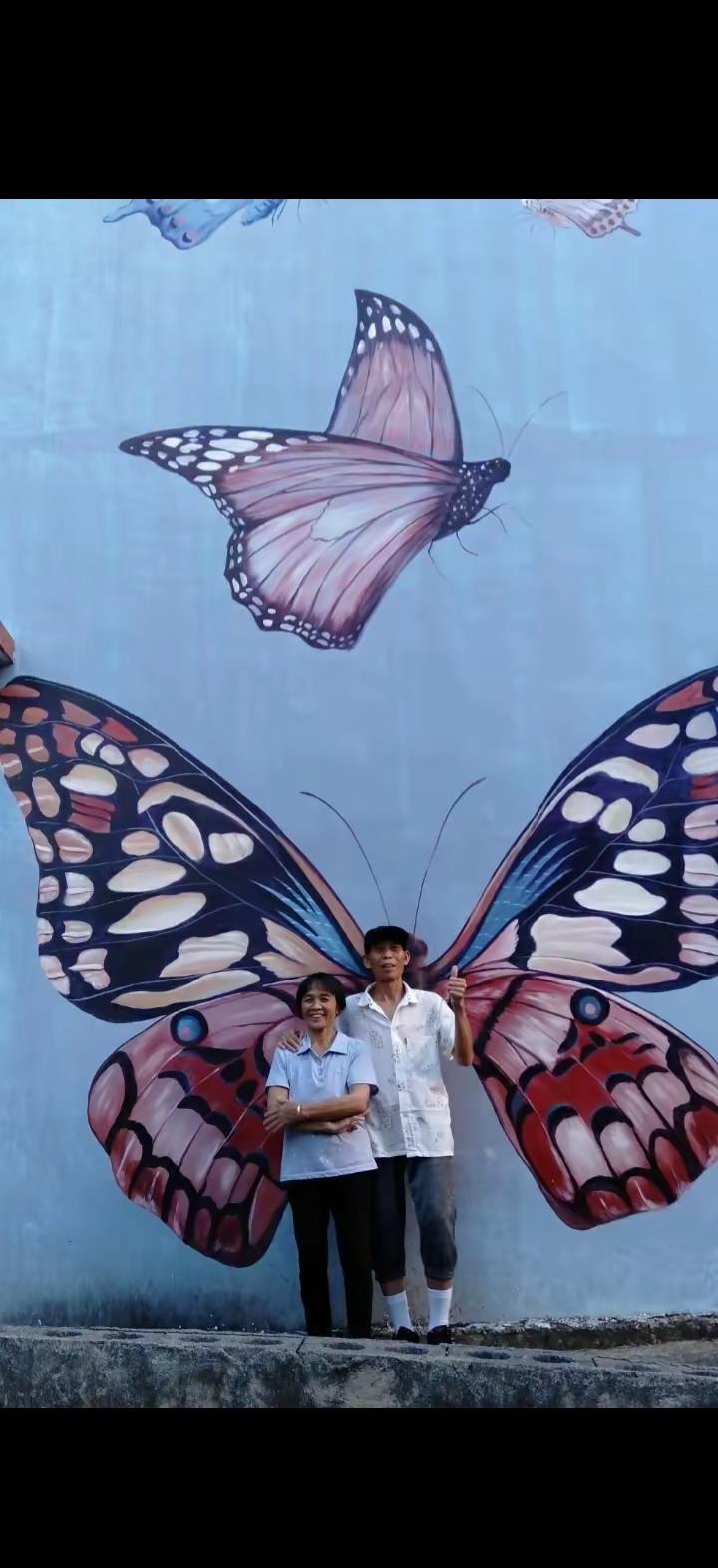 终于懂了，父母早已去世，女儿各有自己的生活，这辈子走到最后，唯有枕边的老伴是朝夕