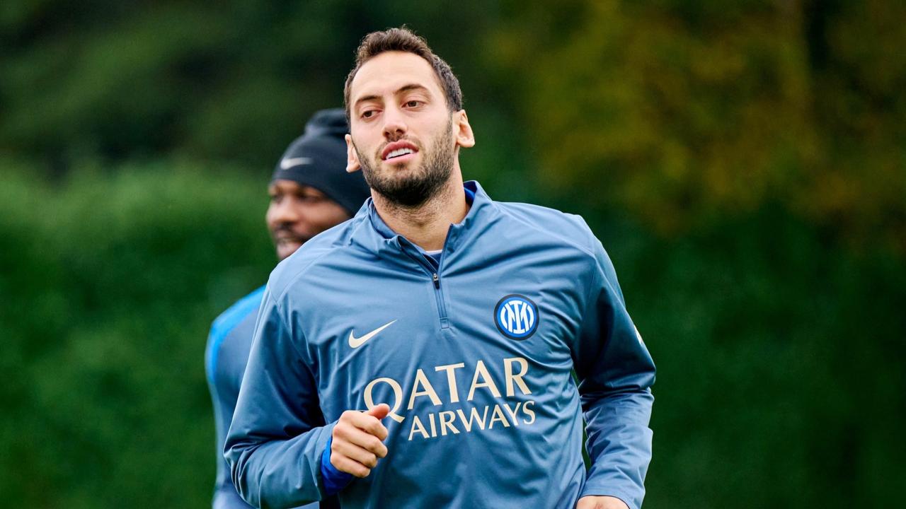 媒体表示：恰尔汗奥卢的续约谈判目前处于完全停滞的状态。
如果未来两个月没有进展，