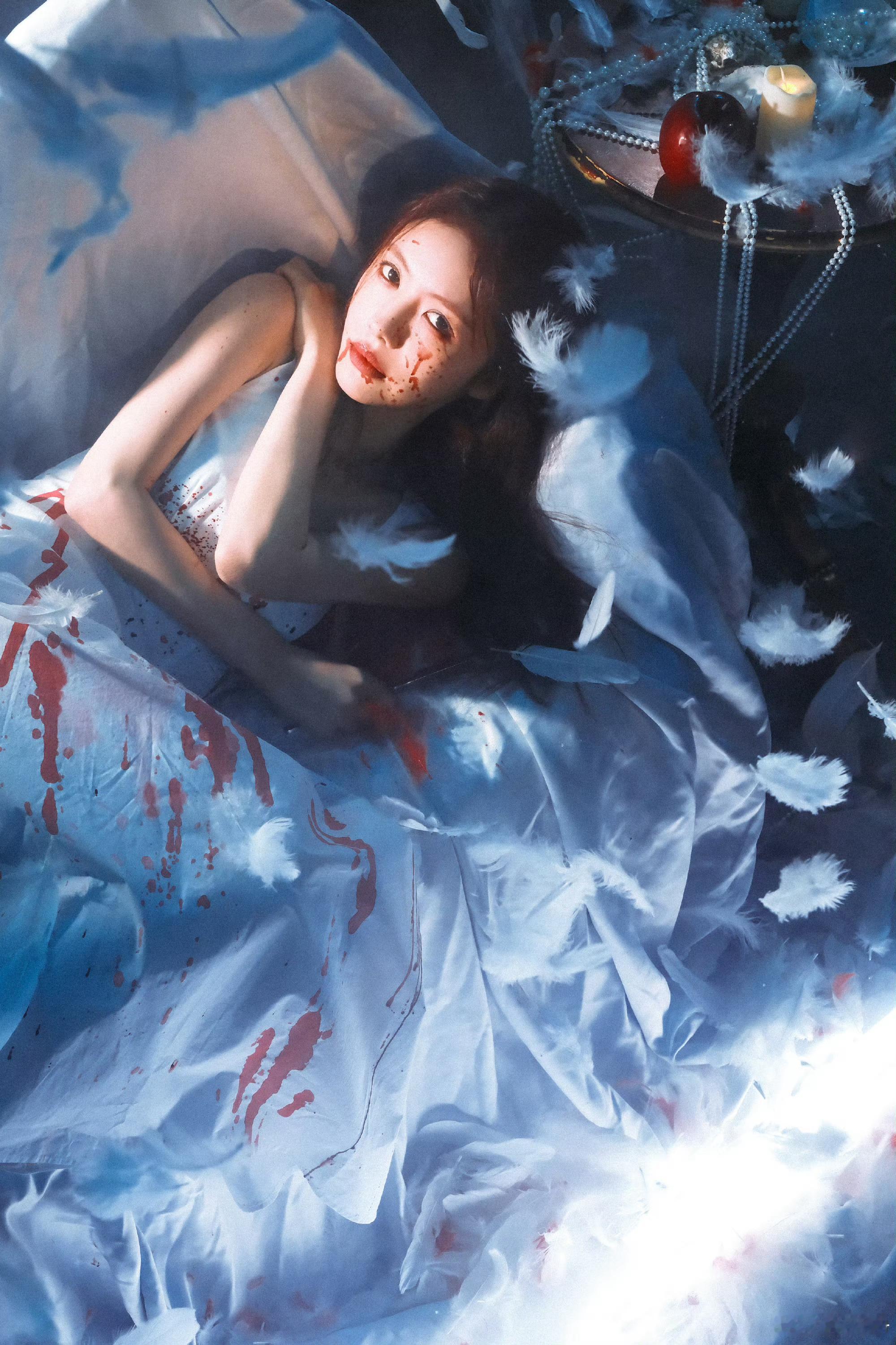 蔡文静暗黑童话风大片 所有人速速品鉴这组暗黑童话风大片真的把暗黑童话的氛围玩明白