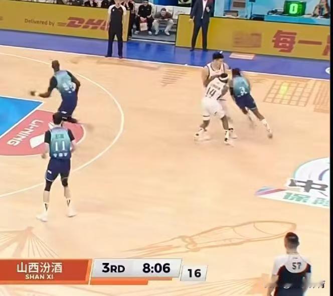 刘传兴这防守真是让人无语至极。[黑脸][黑脸]他对辛普森毫无限制作用，反倒把自家