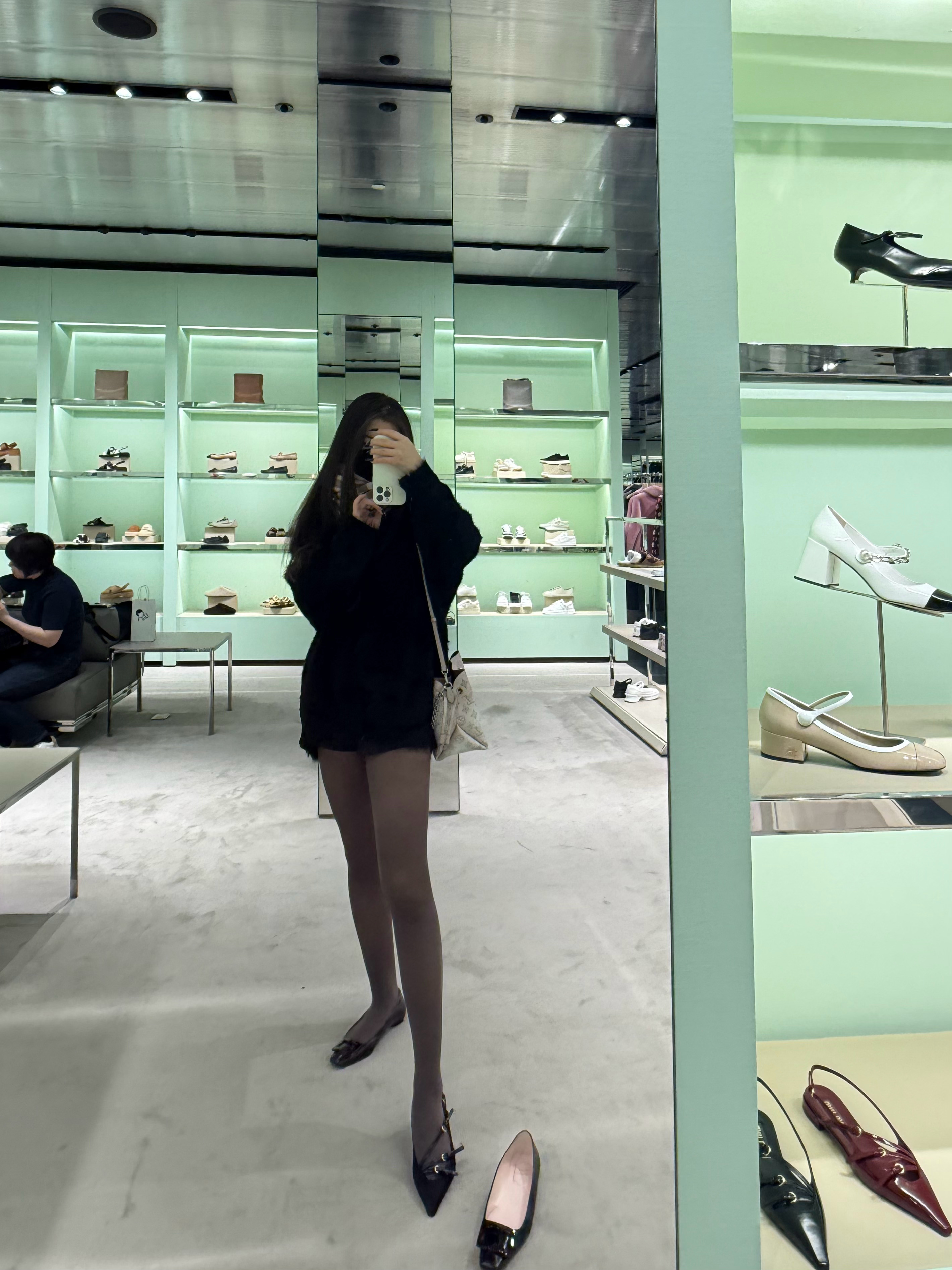 这不是传说中的千金袜吗 Marilyn Taupe色搭配Roger Vivier