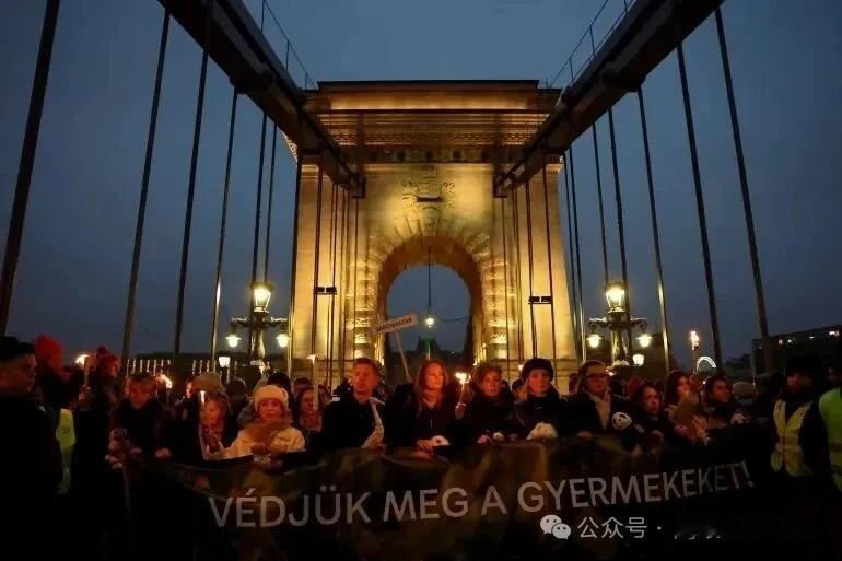 烽火问鼎计划 欧尔班在这场战争中站在克里姆林宫一边，猛烈批评乌克兰和匈牙利所在的