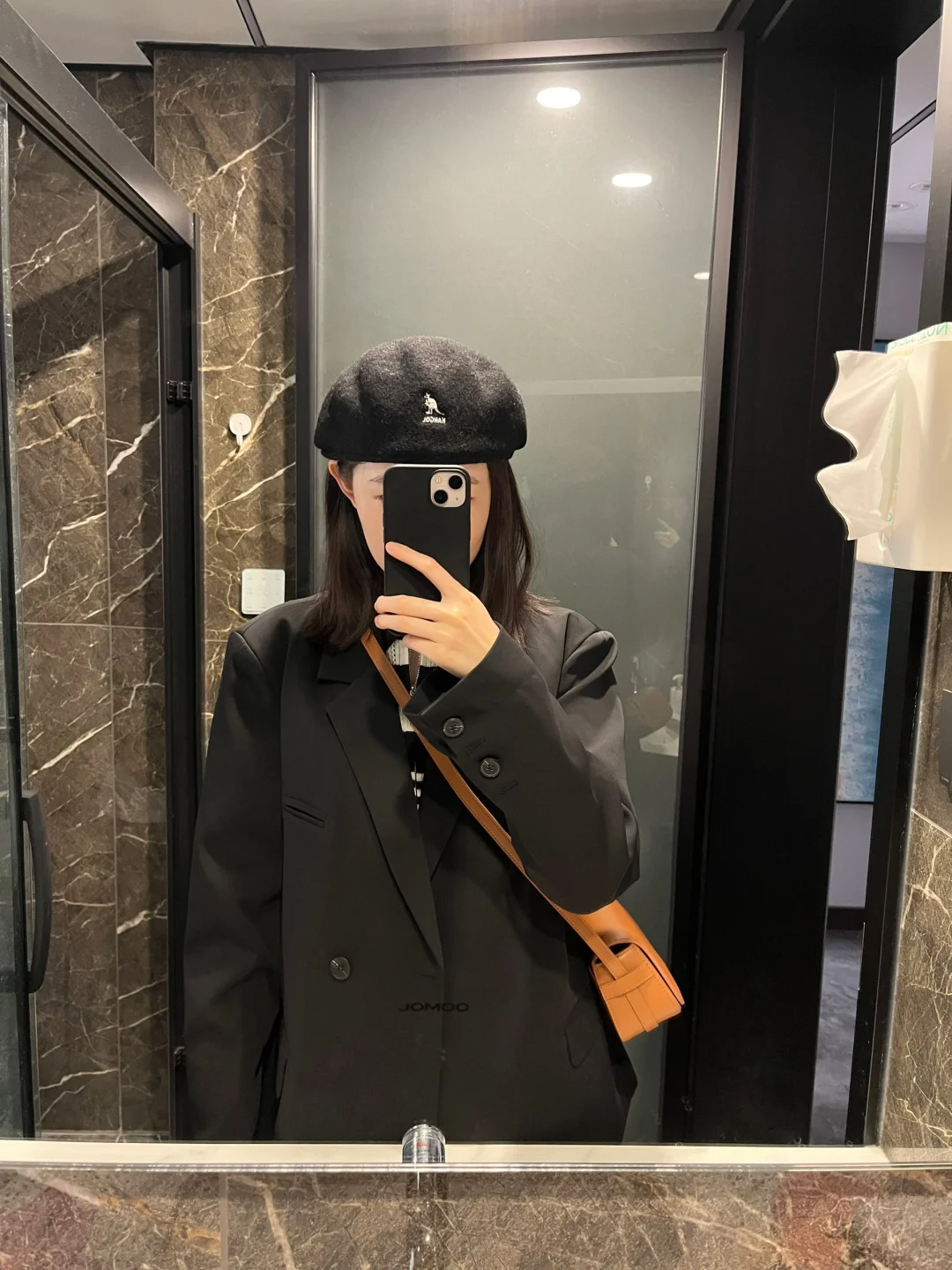 开春很适合黑色西装