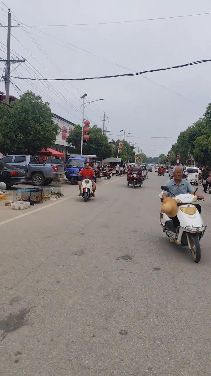 十块钱一大袋子，先尝后买。