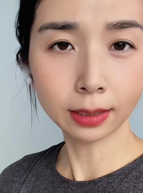 为什么讨厌崔丽丽的人越来越多?
因为，崔丽丽没事就把自己悲催丑陋的一面来回展示给