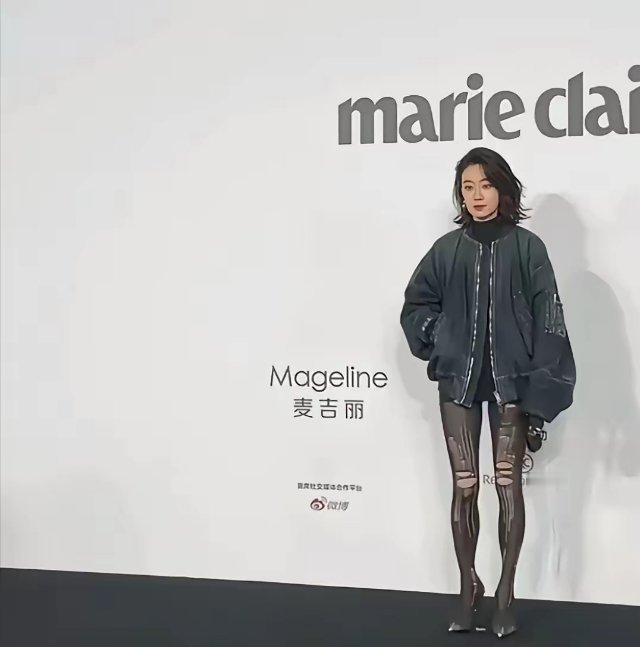 这种丝袜是怎么穿进去的？不勾脚指头嘛 