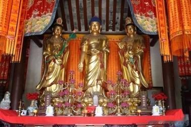 寺院常见的西方三圣，很多人拜了多年，却分不清三位圣尊
 
走进各大禅寺、佛堂，几