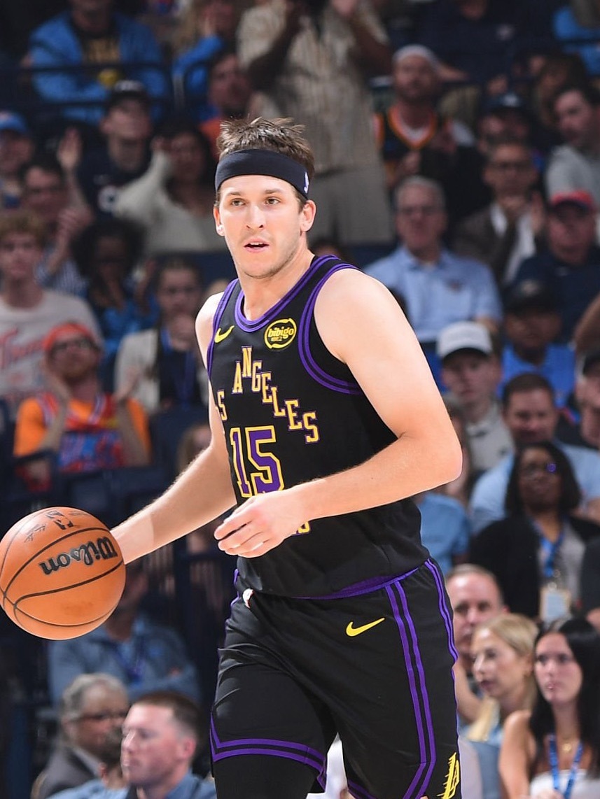 雷迪克谈到里夫斯背伤：“他在去拼抢一个地板球的时候，身体姿势很别扭，然后感觉到肋