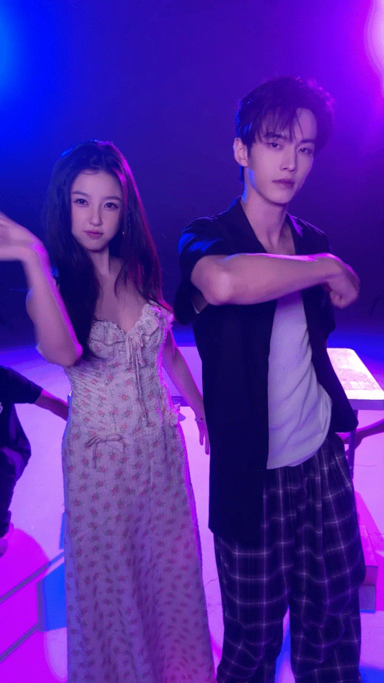 双轨还有售后新鲜的虞书欣何与。。 