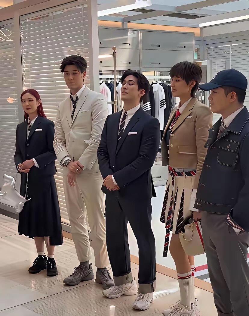 穿增高鞋也没用，身高真的是硬伤 ​​​