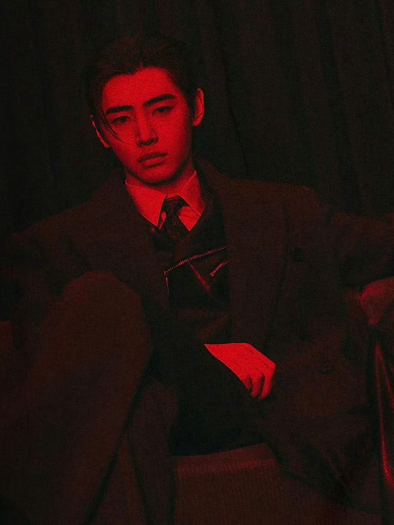 不懂这张背头有多帅的人我们真的永别了  想叫主人的程度 ​​​