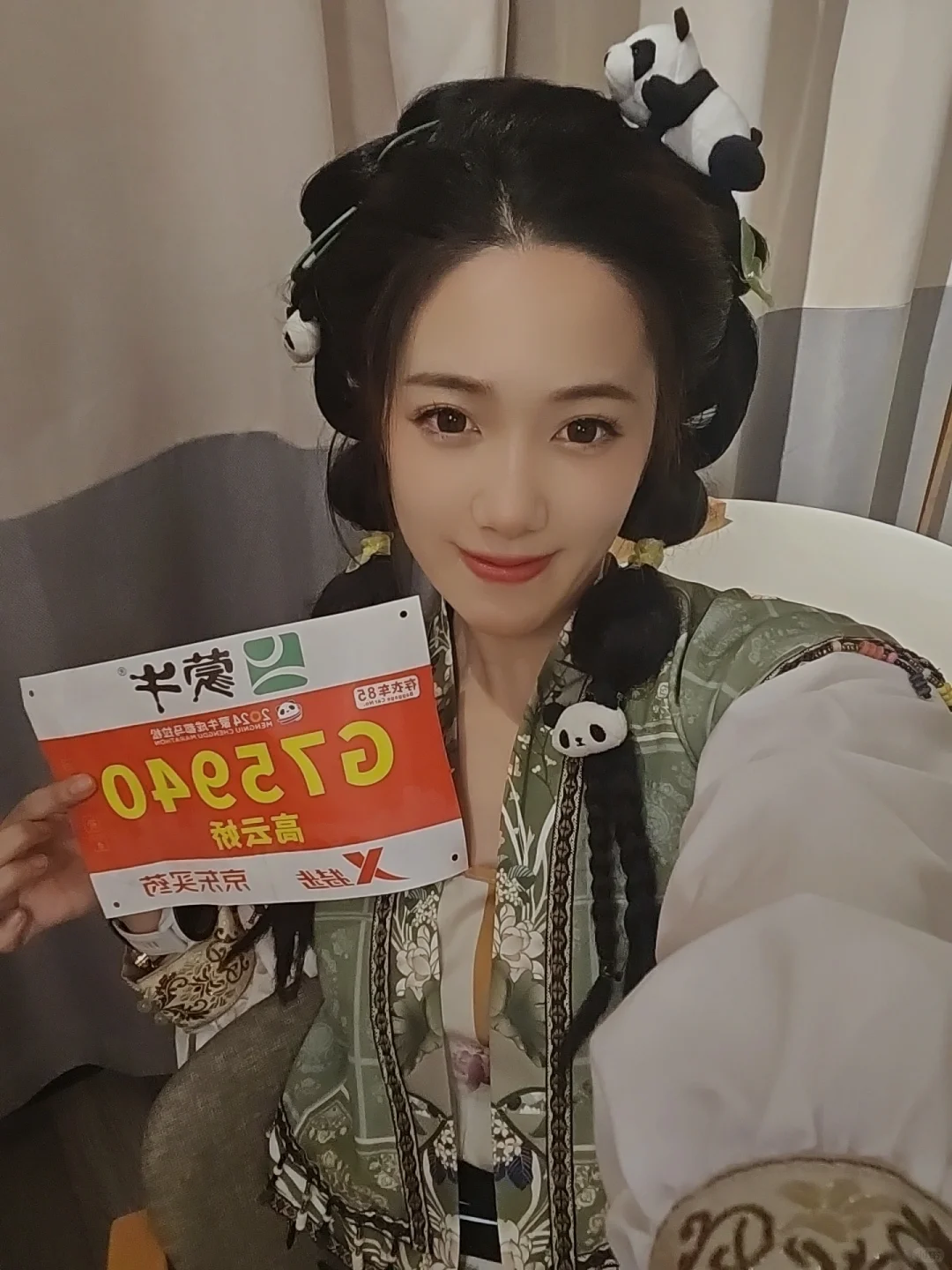 乒乓女孩的人生首马 实力不够 妆造来凑