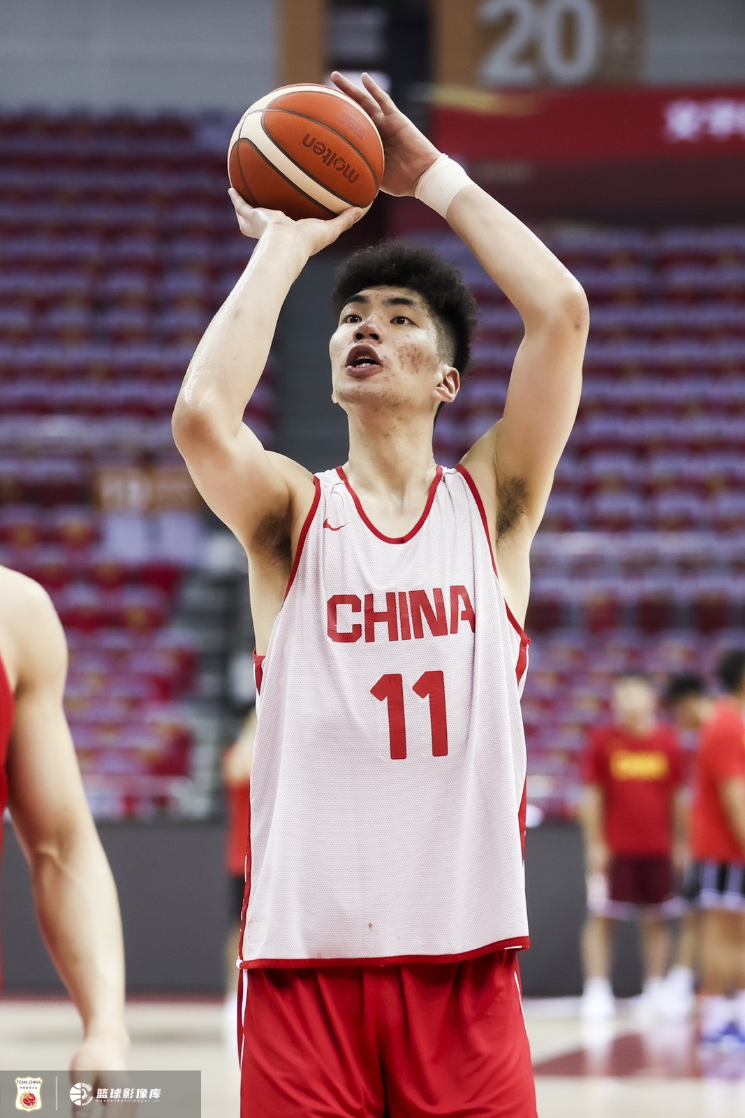 媒体人：余嘉豪已抵达日本冲绳 与男篮国家队完成会合