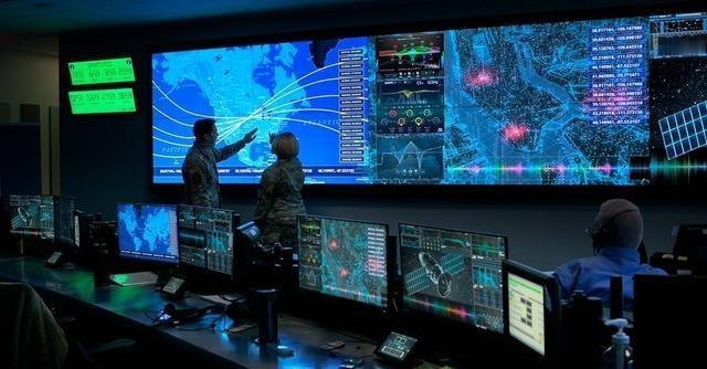 北京大阅兵后，俄方收到最新情报，美国为中国准备了25个秘密武器。美国嘴上说“不希
