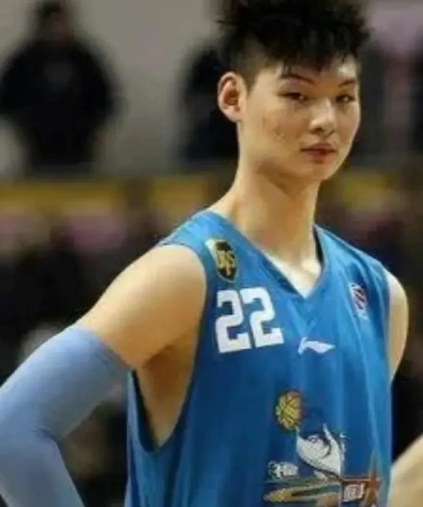 在王哲林之前有个叫唐振东的，也是联赛MVP，内线大杀四方，打世锦赛根本不灵，那时