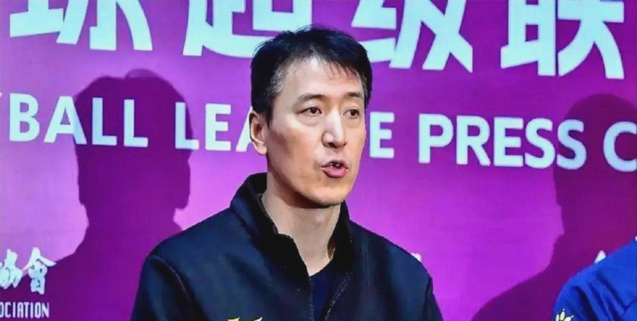 中国女排可以考虑排球名宿施海荣！因为施海荣的名气和执教能力还是在赵勇之上的！而目