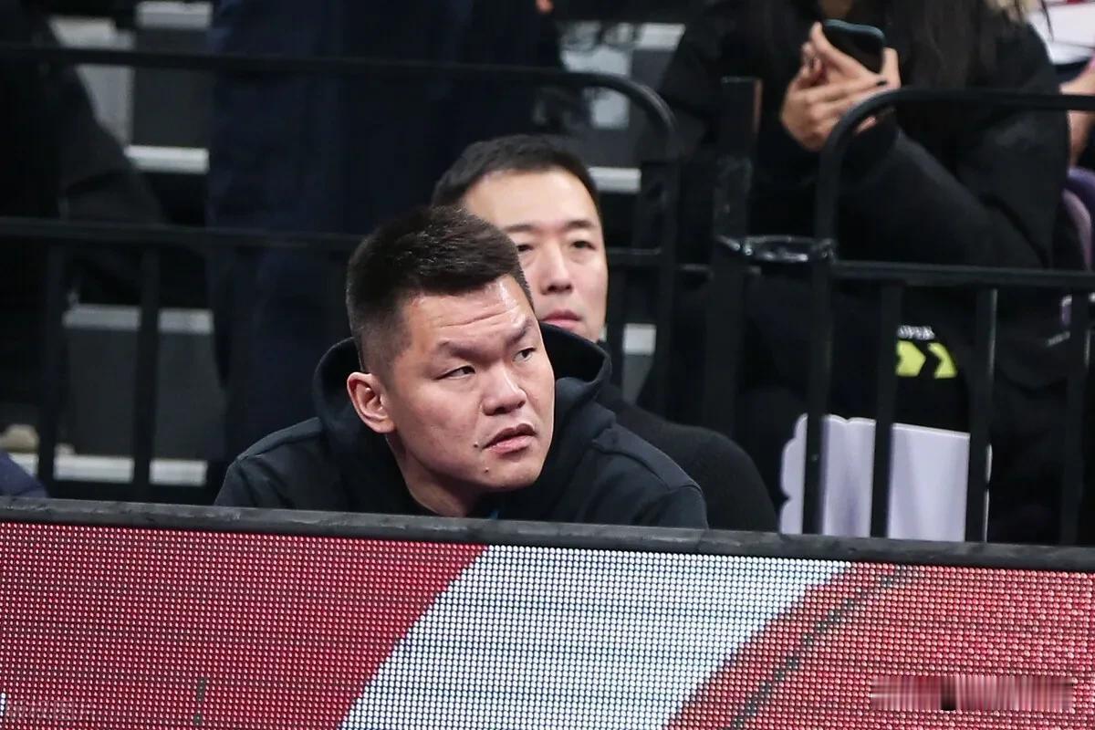 看着萨林杰这表现，朱芳雨是不是该行动起来了？

他现在是真不行了，年龄大，跑跳俱